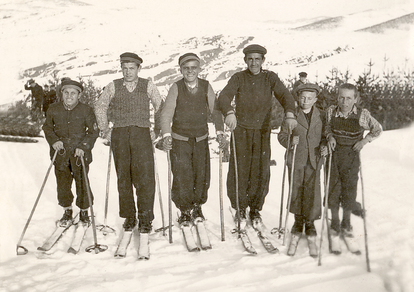 samokov-rido-skiers-borovets